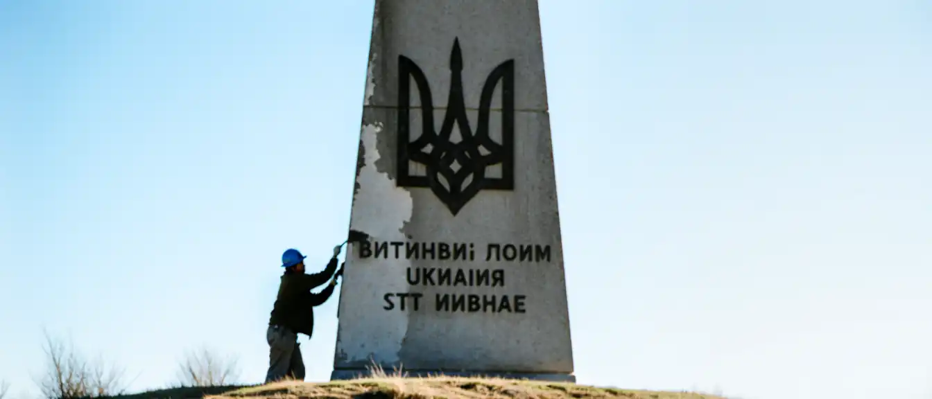 Переписывание истории: в Изюме советский мемориал превращают в памятник современным штурмовикам