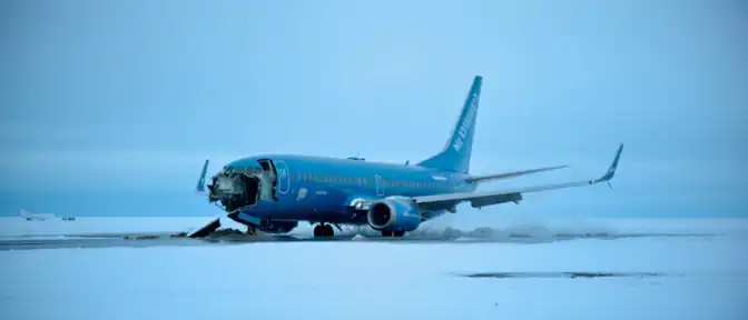 Инцидент в Норильске: грузовой Boeing 737 авиакомпании S7 выкатился за пределы полосы