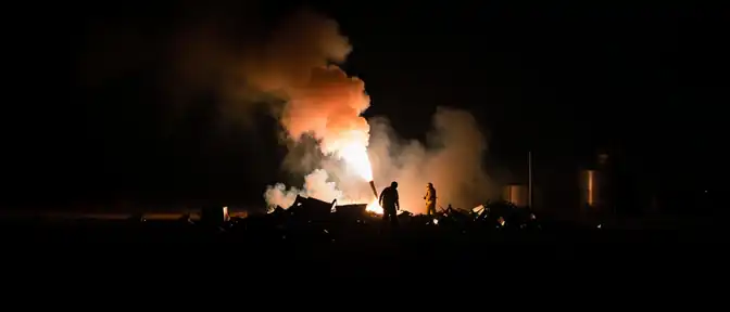 Ночная атака дронов в Ставрополье: пожар на производстве и обломки в столице края