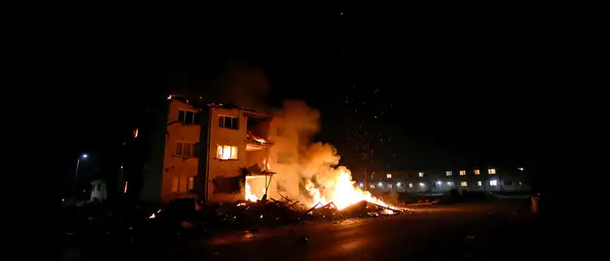 Ночная атака беспилотников на Краснодарский край: пожары на складах и поврежденные жилые дома