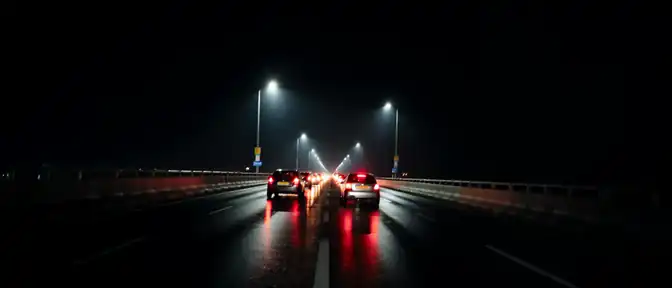 Ночные перебои на Крымском мосту: движение приостанавливали дважды