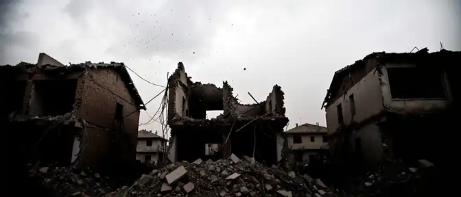 Атака украинских беспилотников привела к полному разрушению трех жилых домов в Горловке