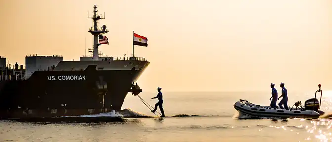 Под надзором ВМС США: в Аравийском море досмотрели танкер под флагом Коморских Островов