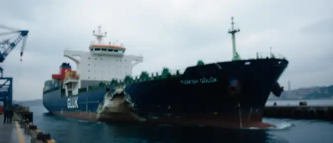 Поврежденный в Черном море сухогруз MV Güllük зашел в порт Стамбула